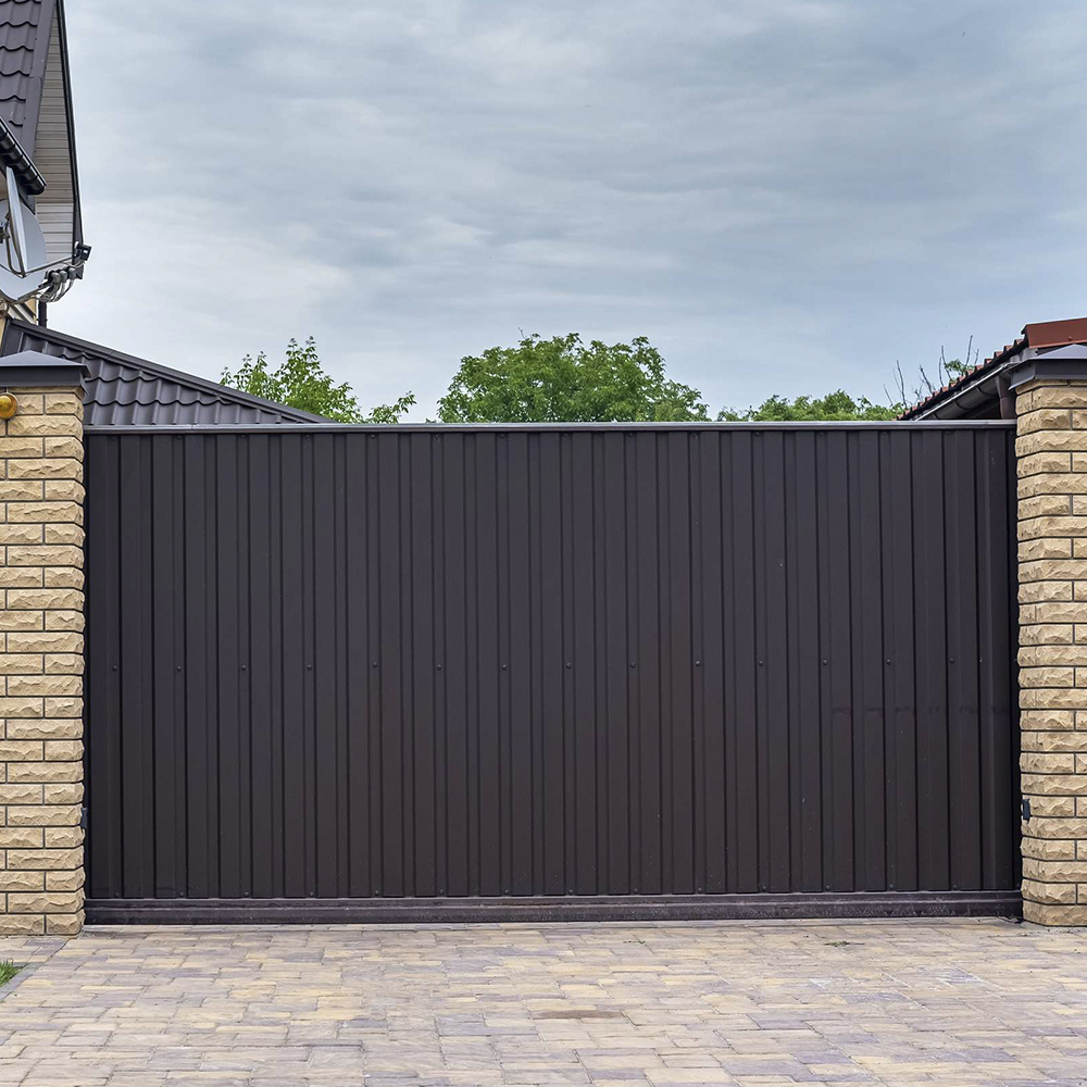 voroty raspashnyye kalitkoy v Grodno